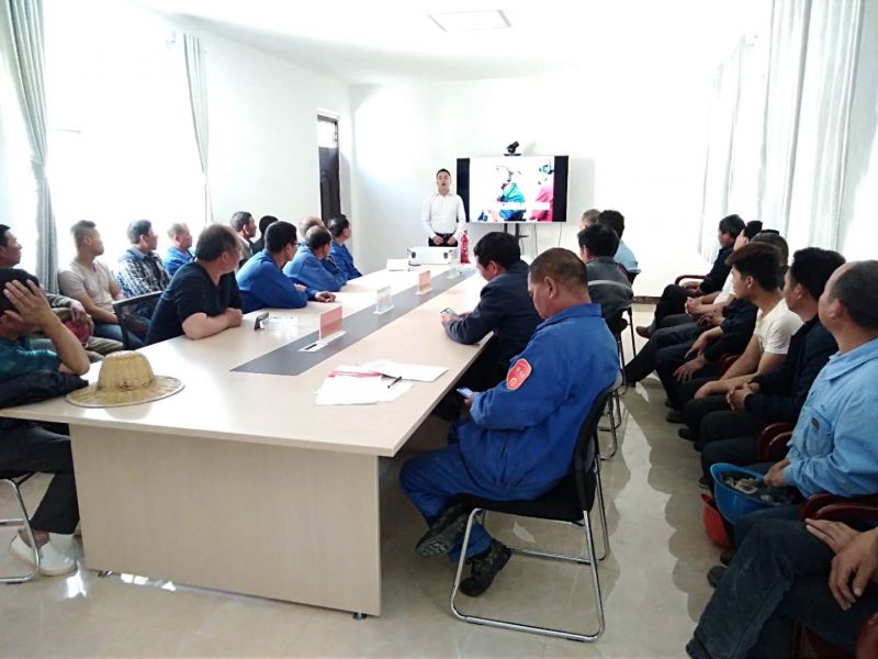 
				   
					黃河同力鹿角嶺礦山舉行滑塌、消防事故應(yīng)急救援演練
				 